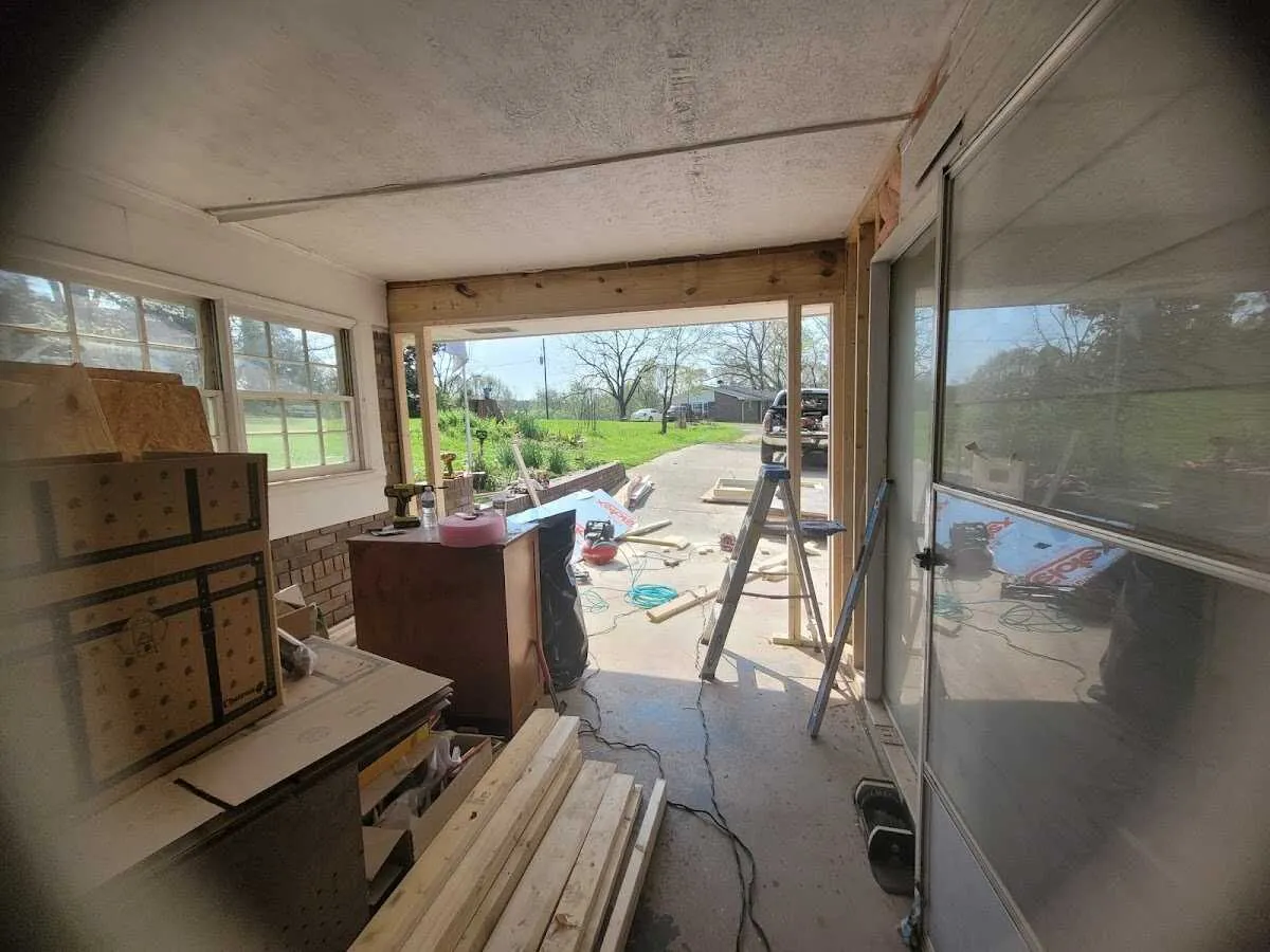 Air movers and dehumidifier for Water Mitigation Services in Bayshore Gardens